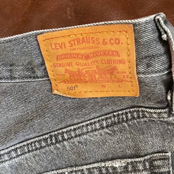 Authentic Levi’s 501 short w26 - Picture 3 of 11